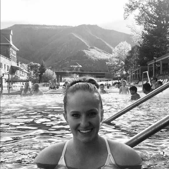 Meet your Posher, Bri - Picture 1 of 1